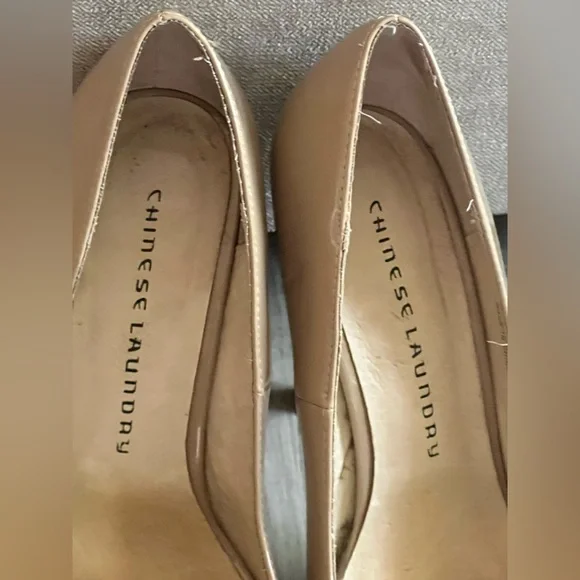 Chinese Laundry Platform Pump Heels - Picture 3 of 7